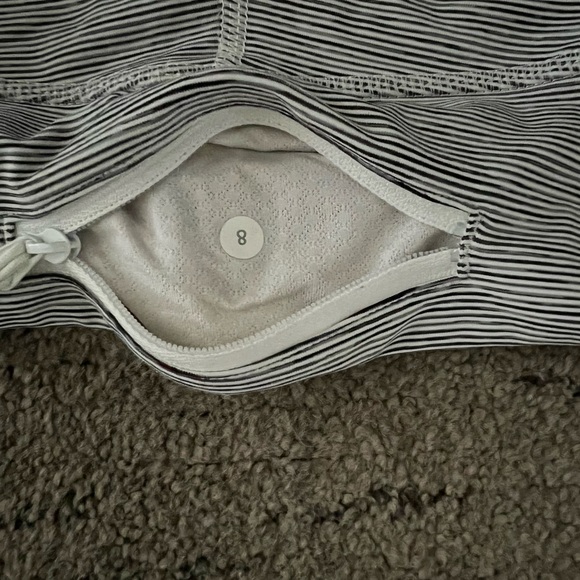Lululemon crop leggings women’s size 8 gray - Picture 3 of 8